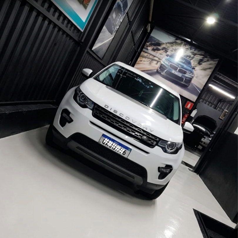 Land Rover Discovery Sport na recepção da oficina
